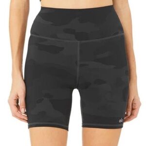 ALO YOGA WOMEN’S HIGH WAIST VAPOR SHORT CAMO